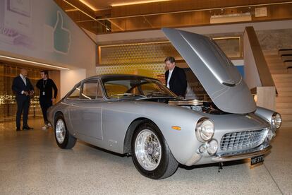 Un '1962 Ferrari Lusso', en el Museo del Diseño de Londres.