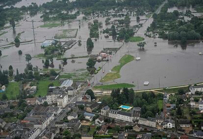 Vista aéra del pueblo francés de Blois afectado por las lluvias, el 2 de junio.