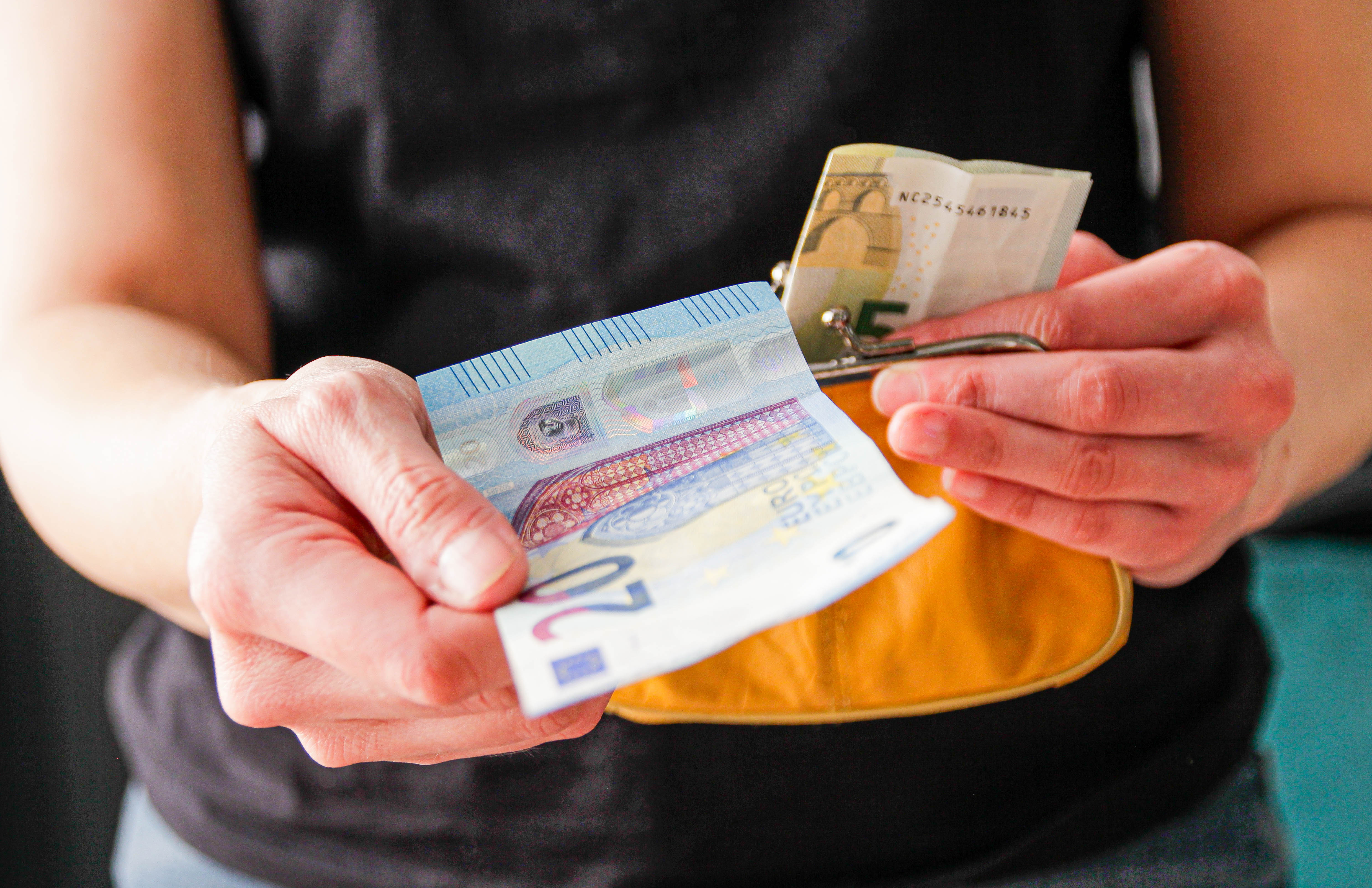 Los pros y los contras de dar una paga a los hijos durante las vacaciones