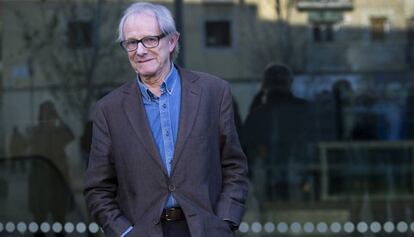 El director britànic Ken Loach davant de la Filmoteca.