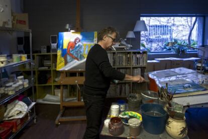 Javier Mariscal en su estudio de Poblenou, en Barcelona, mientras prepara una exposición inspirada en los dibujos de <i>Chico & Rita.</i>