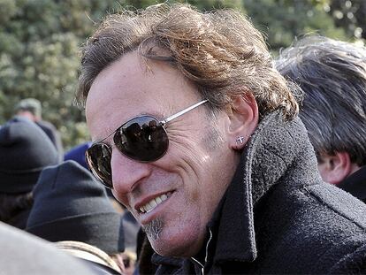 Bruce Springsteen cerca de las escaleras del Capitolio, donde ha asistido a la toma de posesión de Barack H. Obama