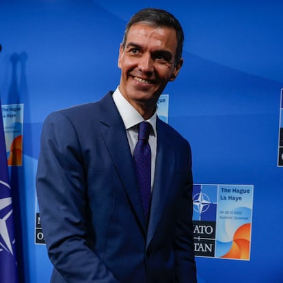 LA HAYA, 25/06/2025.- El presidente del Gobierno de España, Pedro Sánchez, ofrece una rueda de prensa en el marco de la cumbre de la OTAN que se celebra, este miércoles, en La Haya, Países Bajos. EFE/ J.J. Guillén