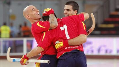 Los jugadores españoles celebran un gol.