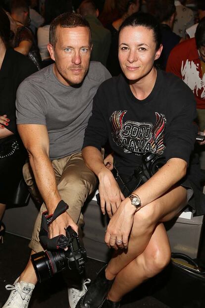 El conocido fotgrafo de street style Scott Schuman y su mujer Garance Dor en el desfile de Marc by Marc Jacobs.