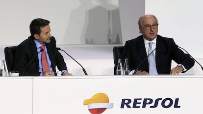 Repsol CEO Antonio Brufau (right) with managing director Josu Jon Imaz.