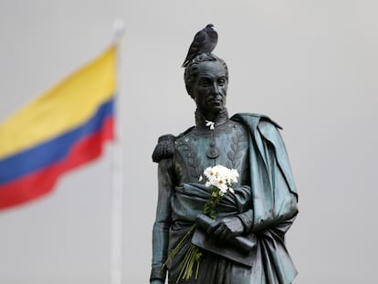 Una estatua del libertador Simón Bolívar, en Bogotá.