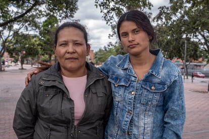 Blanca Nubia y Derly Julieth Rivas, abuela y madre de Dilan Santiago.