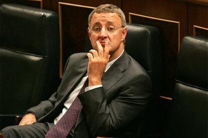 Jesús Caldera, en el pleno del Congreso de los Diputados.