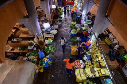 El interior del mercado central de Port Louis.