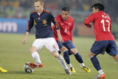 Iniesta, durante el encuentro ante Chile del Mundial de Sudáfrica