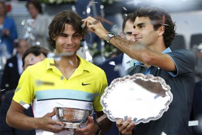 Rafael Nadal y Roger Federer, durante la entrega de trofeos del Masters de Madrid, el último en el que coincidieron como finalistas