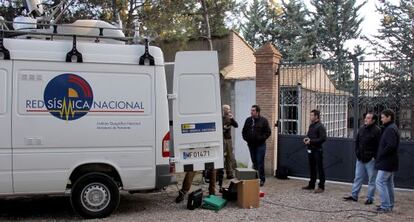 Una furgoneta del Instituto Geográfico Nacional en Torreperogil, Jaén.