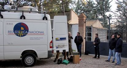 Una furgoneta del Instituto Geogr&aacute;fico Nacional en Torreperogil, Ja&eacute;n.