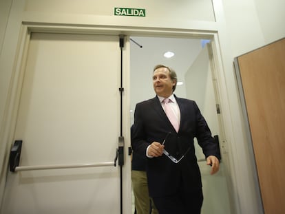 El socialista Antonio Miguel Carmona, en una rueda de prensa en el Ayuntamiento de Madrid en 2015.