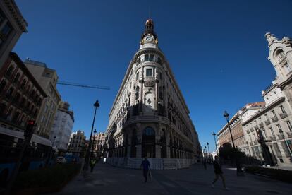 El Centro Canalejas Madrid está participado por OHL y Mohari a partes iguales y fue construido por la primera. Cuenta con una superficie aproximada de 50.000 metros cuadrados. Se ha rehabilitado un conjunto de siete inmuebles contiguos, situados entre las calles de Alcalá, Sevilla, Plaza de Canalejas y Carrera de San Jerónimo.