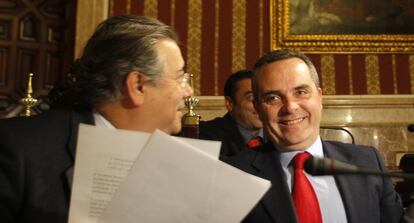 Juan Bueno (a la derecha) con Juan Ignacio Zoido.