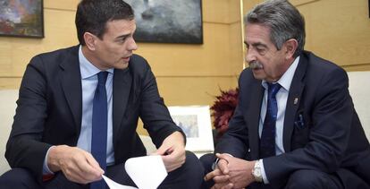 Pedro Sánchez junto a Miguel Ángel Revilla este miércoles.