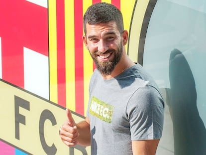 Arda Turan na sua apresentação como jogador do Barça, em julho