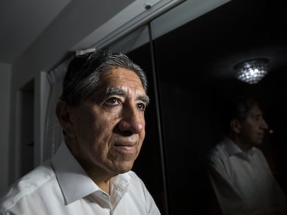 Avelino Guillén, exministro del Interior, en entrevista en febrero de 2022, en su apartamento de Lima.