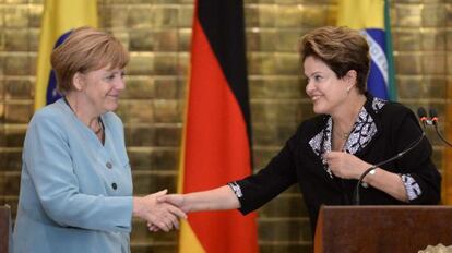 Angela Merkel e Dilma Rousseff durante encontro neste domingo.