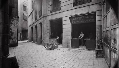 Fusteria al carrer de la Fenosa.