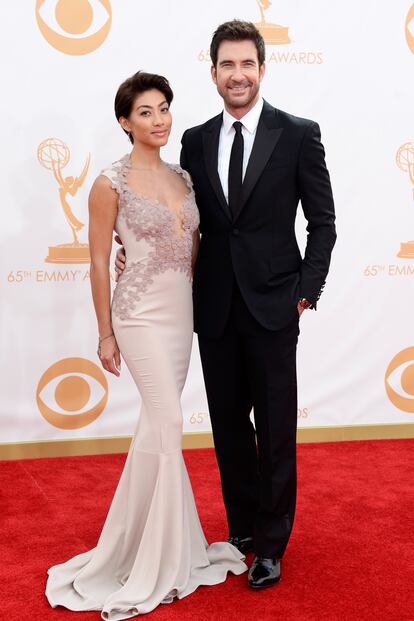 Dylan McDermott, de American Horror Story, posa con Shasi Wells