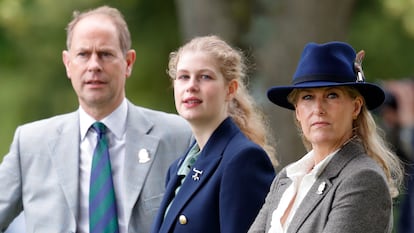 Luisa Windsor junto a sus padres, el príncipe Eduardo y Sofía, condes de Wessex, el pasado julio.