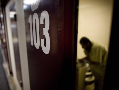 Un preso del campo 6 de alta seguridad de la base estadounidense de Guantánamo (Cuba).