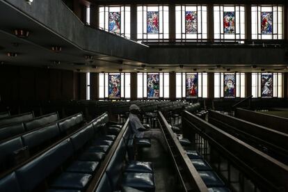 El interior de la iglesia metodista de Johannesburgo que desde 2001 abre sus puertas a refugiados y sin techo.