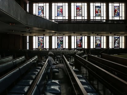 El interior de la iglesia metodista de Johannesburgo que desde 2001 abre sus puertas a refugiados y sin techo.