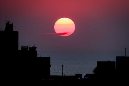 Vista del atardecer en Montevideo (Uruguay).