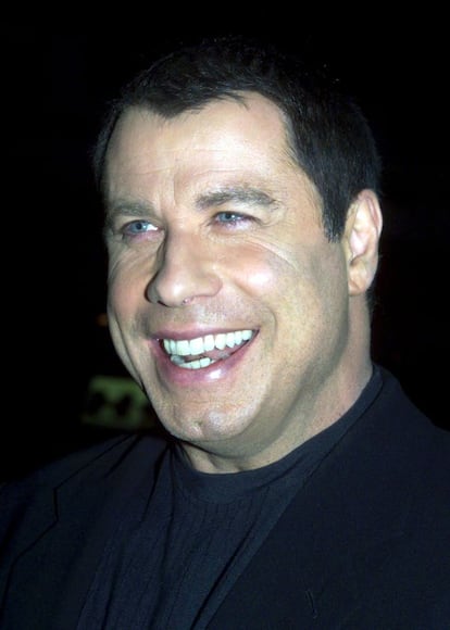 John Travolta, em 2000 quando seus retoques estéticos ainda eram pequenos