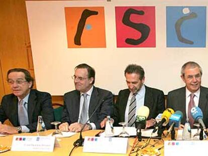 José Luis Méndez, Arias Mosquera, Fernández Antonio, Pérez Touriño, Manuel Jove, Fernández Gayoso y Javier Riera, ayer en Santiago.
