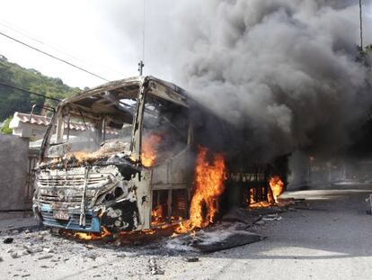 Quatro &ocirc;nibus foram incendiados neste s&aacute;bado em Niter&oacute;i.