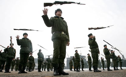 La Guardia de Honor de Bielorusia realiza una sesión de entrenamiento en Minsk. Este cuerpo de élite es conocido por su rigurosos entrenamientos y por la exigencia para entrar a formar parte del cuerpo.