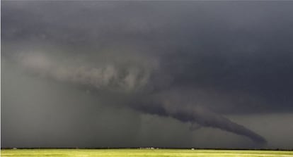 Imagen del tornado a su paso por Oklahoma.