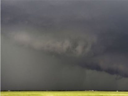 Imagen del tornado a su paso por Oklahoma.