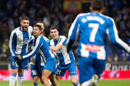 Borja Iglesias celebra con sus compañeros el gol anotado ante el Leganés.