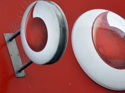 Logo de Vodafone en una tienda en Londres. 