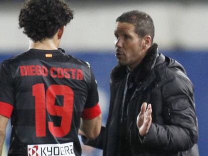 Simeone da instrucciones a Diego Costa