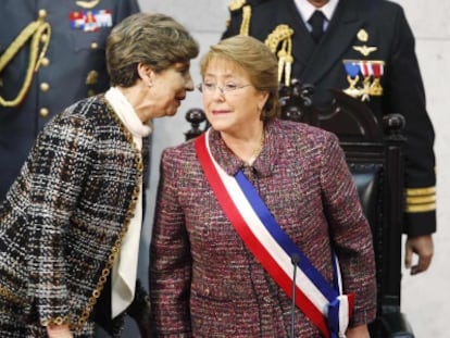 La presidenta del Senado chileno y Michelle Bachelet.