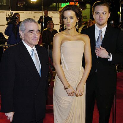 El director Martin Scorsese, junto a Kate Beckinsale y Leonardo DiCaprio, en el estreno de <i>El aviador </i><b>en Los Ángeles.</b>