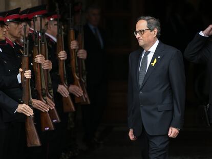 Quim Torra, saliendo del Parlamenrt en 2018 después de ser investido presidente.