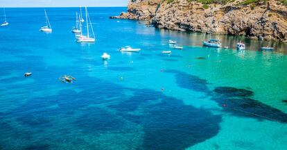 Barcos en el puerto de San Miguel, Ibiza.