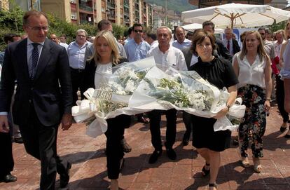 Soraya Sáenz de Santamaría, Mari Mar Blanco y Alfonso Alonso, este viernes en el homenaje al edil de Ermua asesinado en 1997.