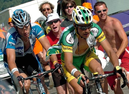 Pereiro e Hincapie en la etapa del Tour de 2005 que terminó en Pla d'Adet con victoria del norteamericano.