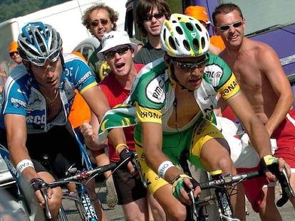 Pereiro e Hincapie en la etapa del Tour de 2005 que termin&oacute; en Pla d&#039;Adet con victoria del norteamericano.
