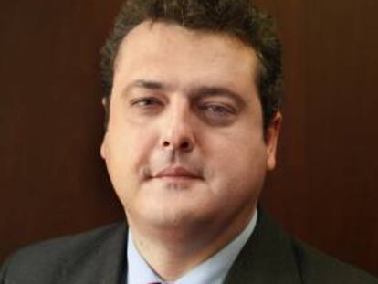 Iñaki Piñuel, promotor del Barómetro Cisneros, tras la entrevista que concedió a Efe, en la que destacó que en torno al cinco por ciento de los trabajadores españoles, de un total que se aproxima a los diecisiete millones de asalariados, sufre acoso laboral, conocido popularmente por "mobing", un problema emergente que tiene importantes consecuencias económicas y de salud. EFE/Archivo