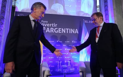 Mauricio Macri junto a Juan Luis Cebrián al comienzo del Foto 'Invertir en Argentina'.
